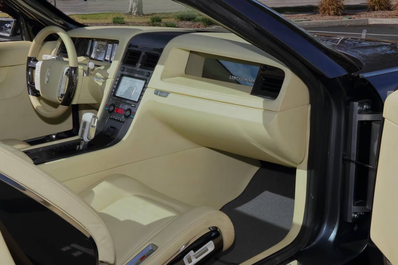 Єдиний екземпляр: на продаж виставили унікальний кабріолет від Ford (фото)